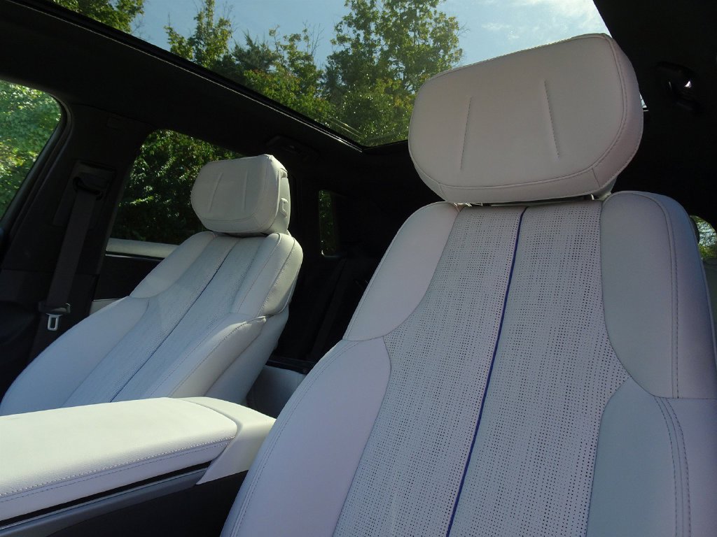 Certified 2024 Cadillac Lyriq Luxury w/ LPO, Floor Liner Package AWD/4WD image 9