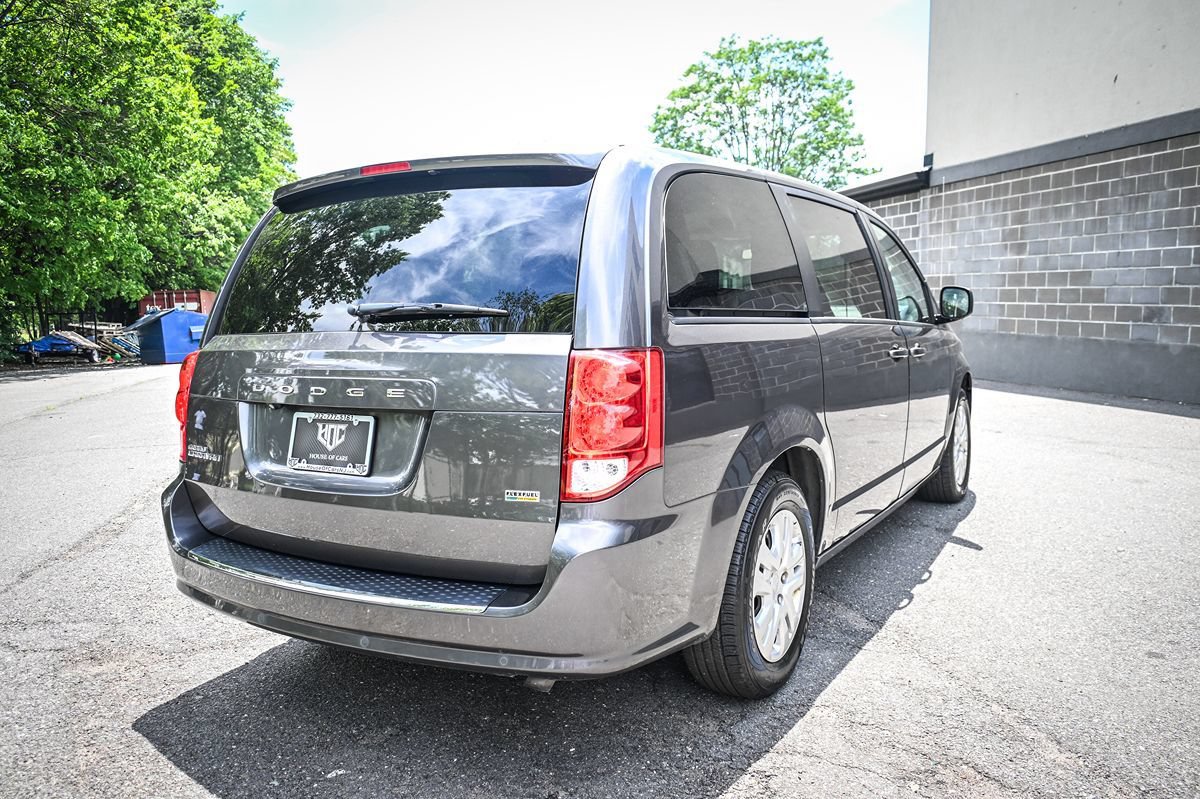 Used 2018 Dodge Grand Caravan SE w/ UConnect Hands-Free Group FWD image 5