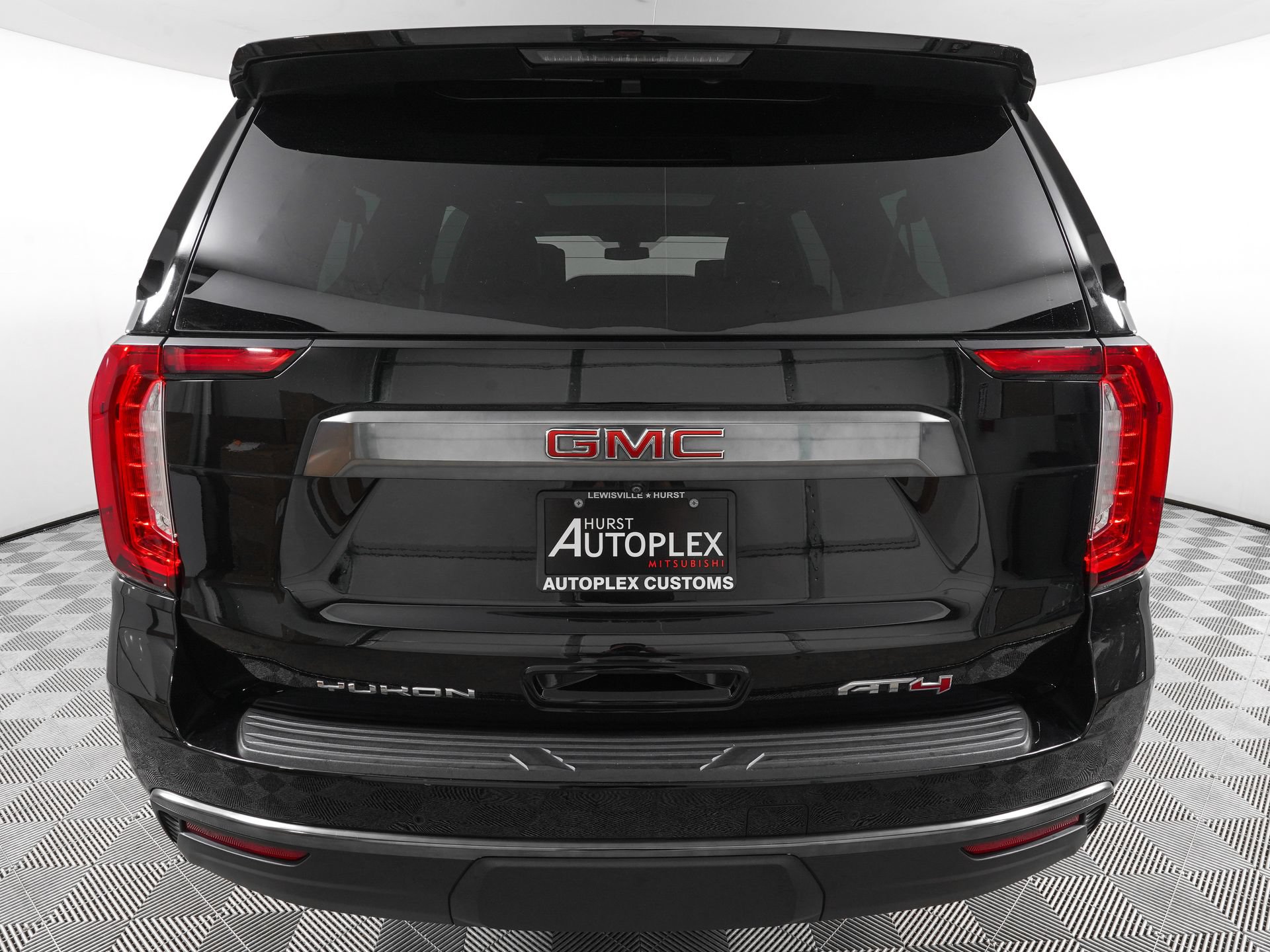 Used 2021 GMC Yukon XL AT4 w/ AT4 Premium Plus Package AWD/4WD image 5