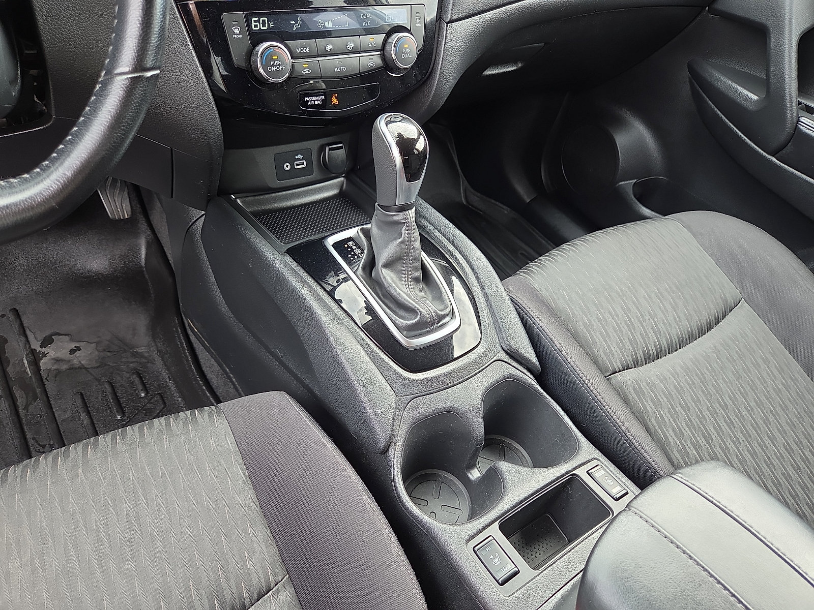 Used 2020 Nissan Rogue SV AWD/4WD image 25