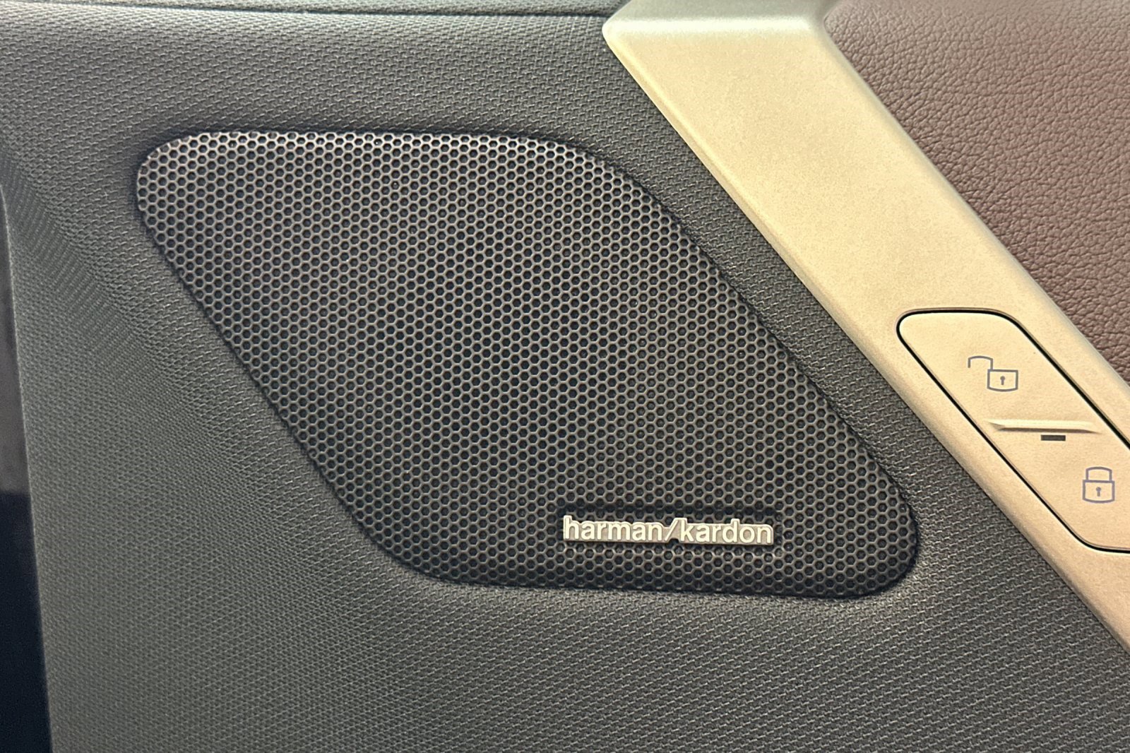 Used 2023 BMW iX xDrive50 w/ Premium Package image 20