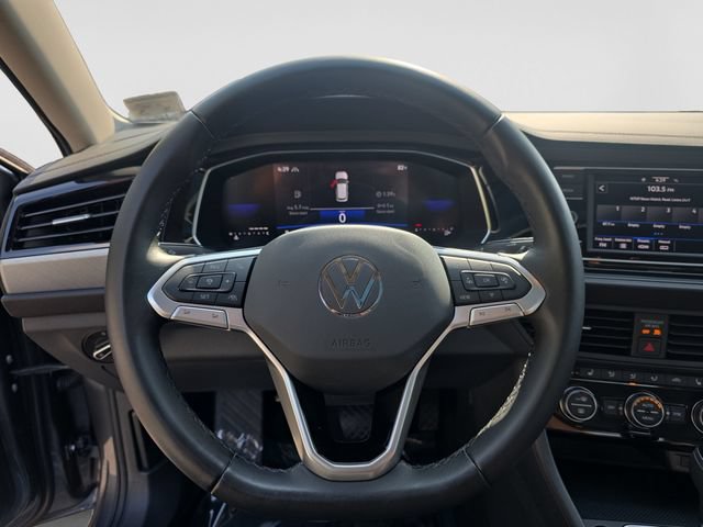 Certified 2023 Volkswagen Jetta SE w/ Panoramic Sunroof Package FWD image 13