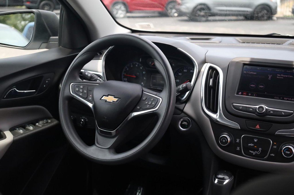 Used 2021 Chevrolet Equinox LS FWD image 23