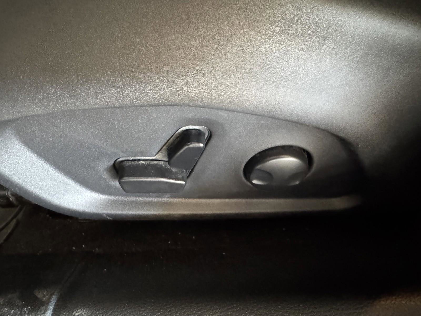 Used 2024 Jeep Compass Latitude image 23