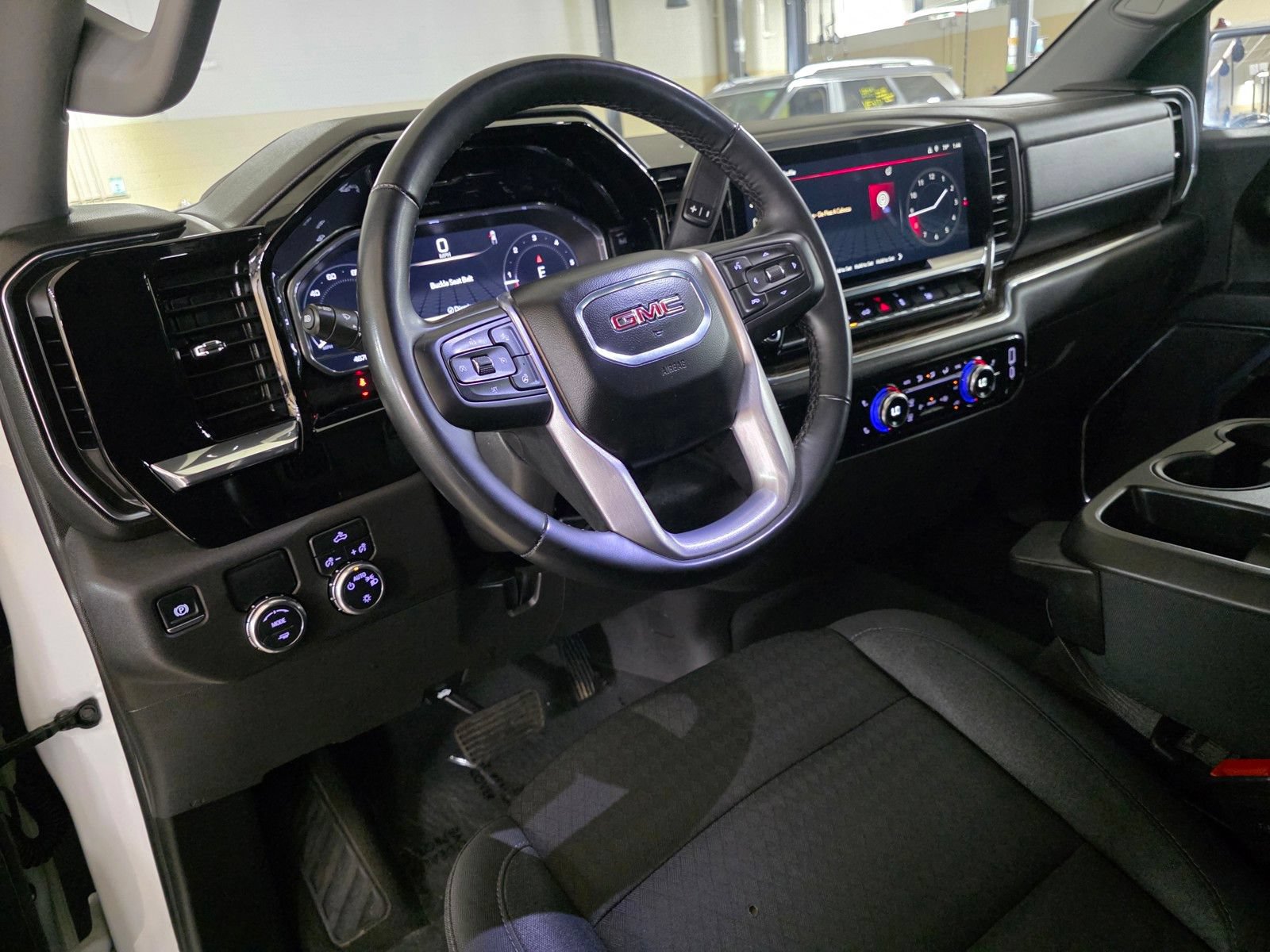 Used 2024 GMC Sierra 1500 SLE RWD image 26