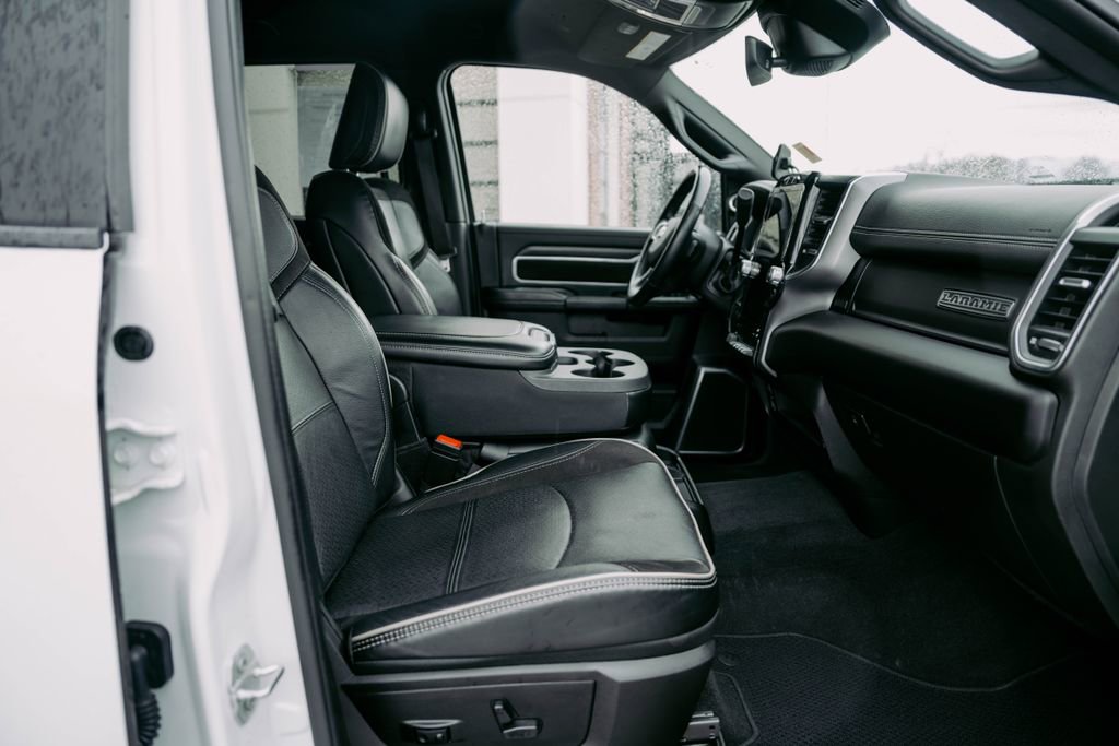 Used 2024 RAM 3500 Laramie w/ Night Edition image 17