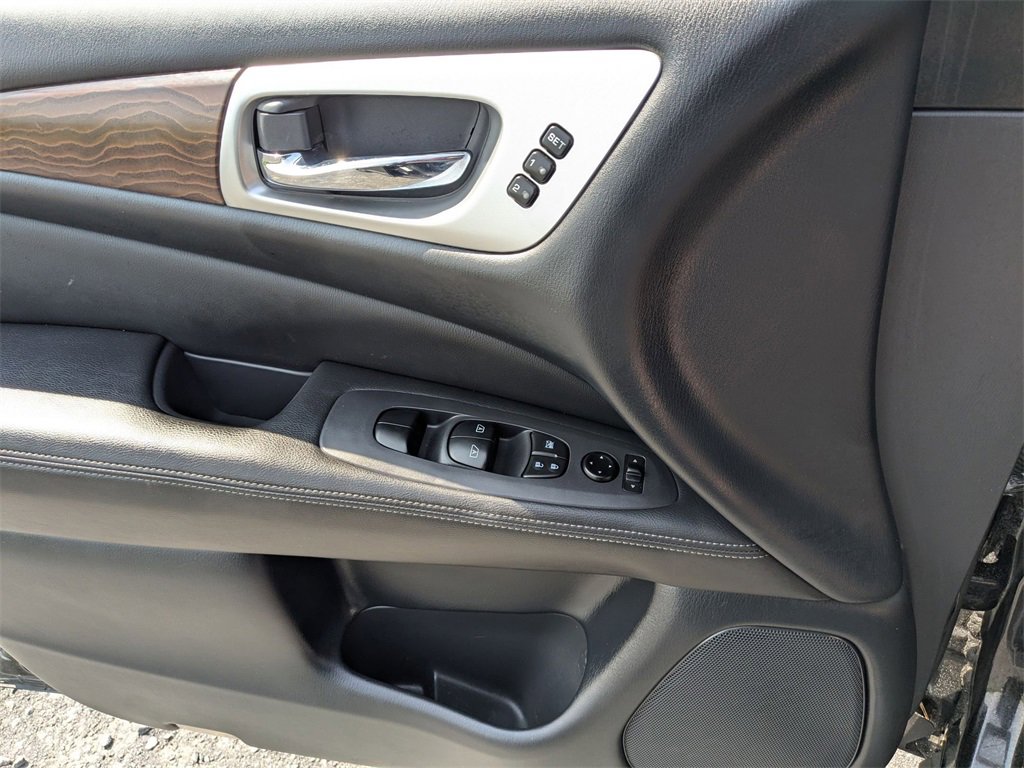 Used 2020 Nissan Pathfinder Platinum image 27