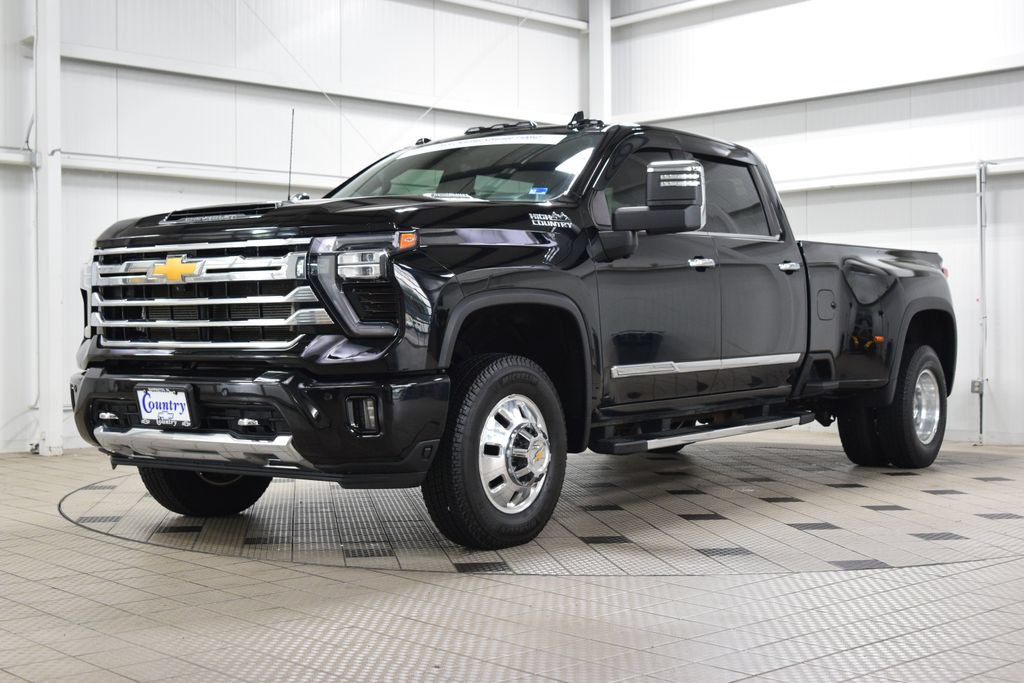 Used 2024 Chevrolet Silverado 3500 High Country w/ High Country Premium Package AWD/4WD image 3