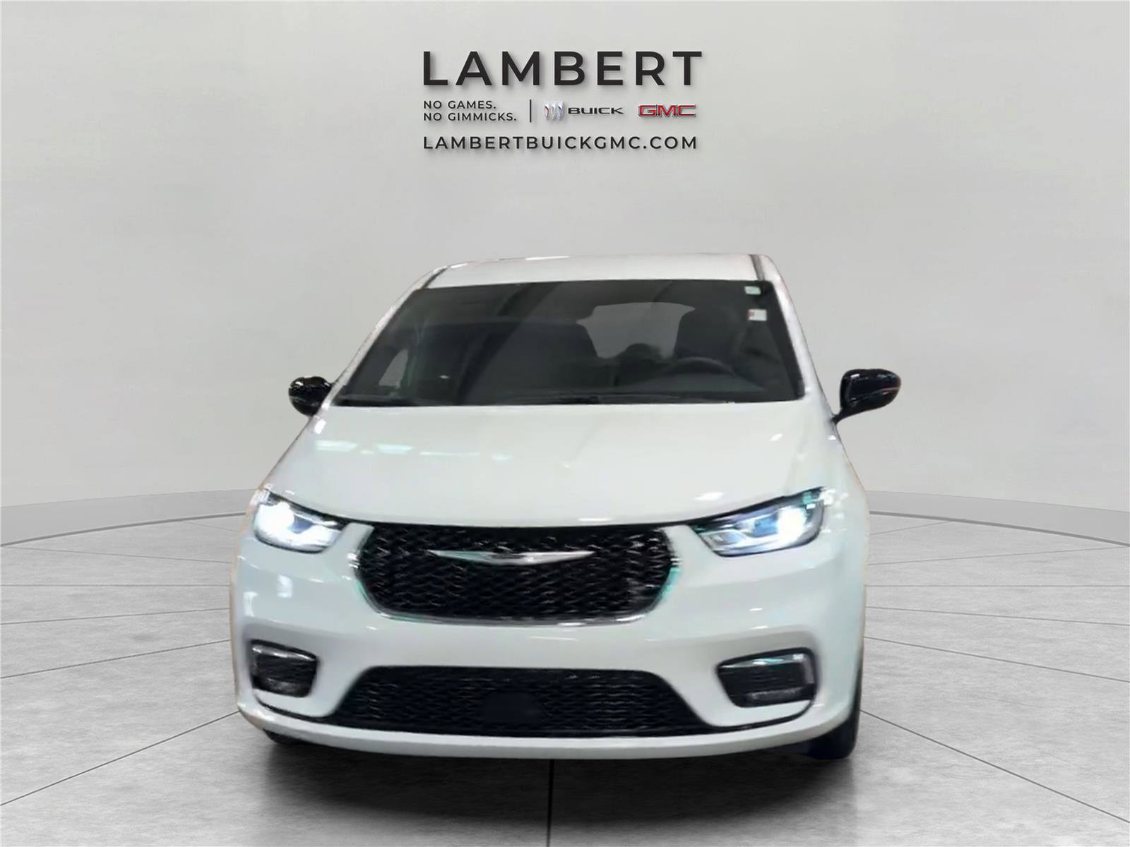 Used 2026 Chrysler Pacifica Select image 2