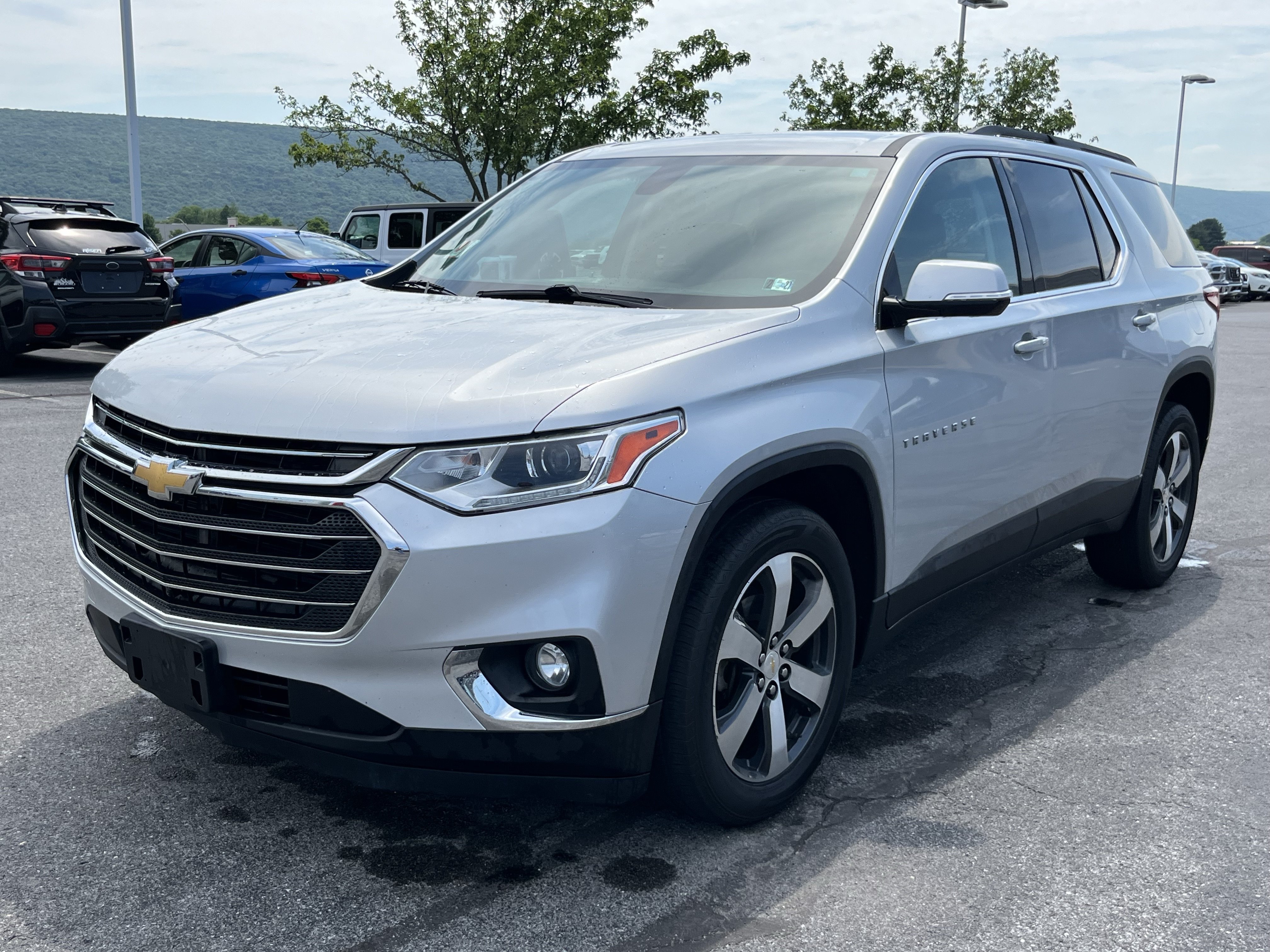 Used 2019 Chevrolet Traverse LT w/ LT Premium Package AWD/4WD image 12