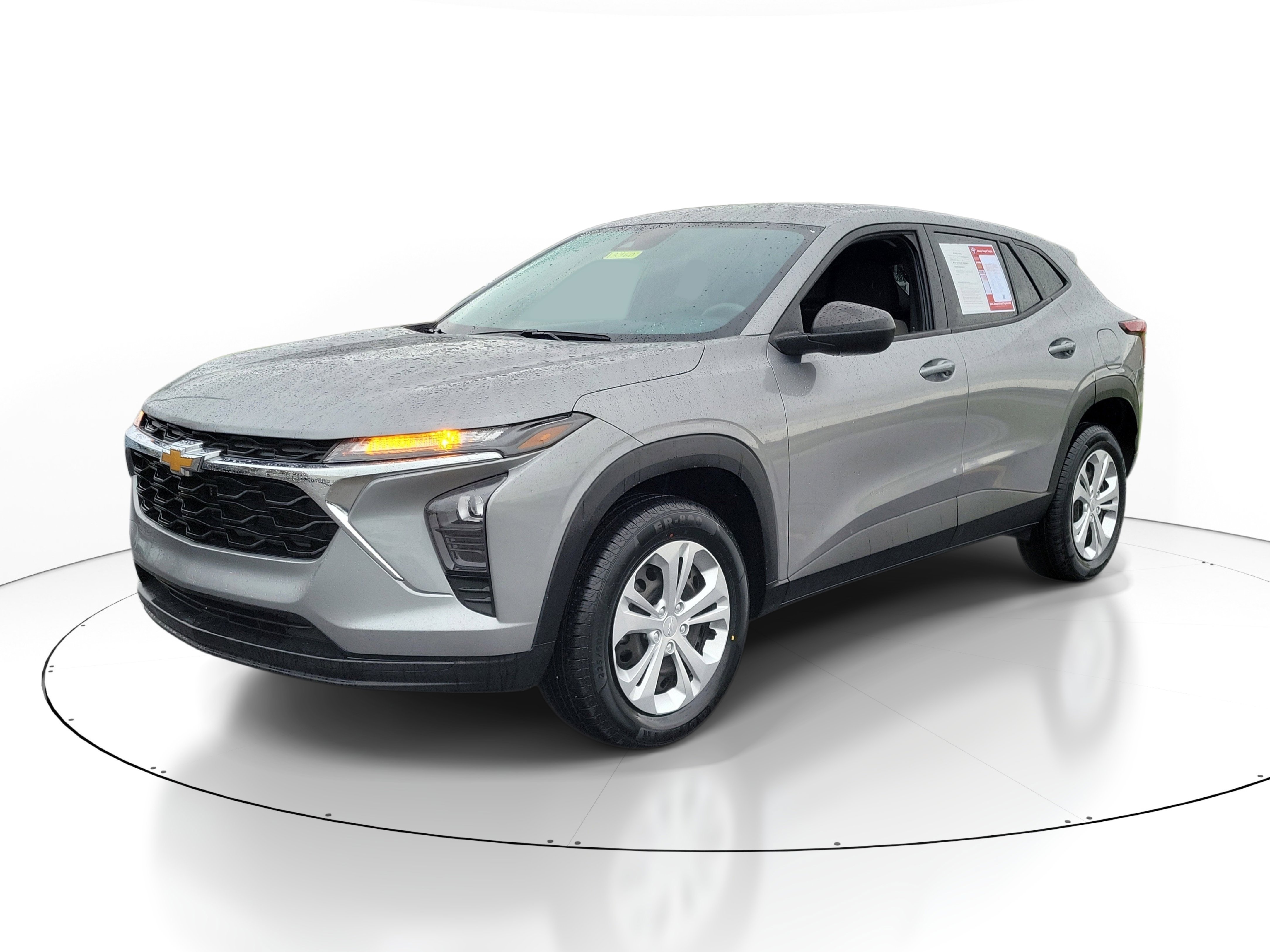 Used 2024 Chevrolet Trax LS w/ Driver Confidence Package FWD image 2