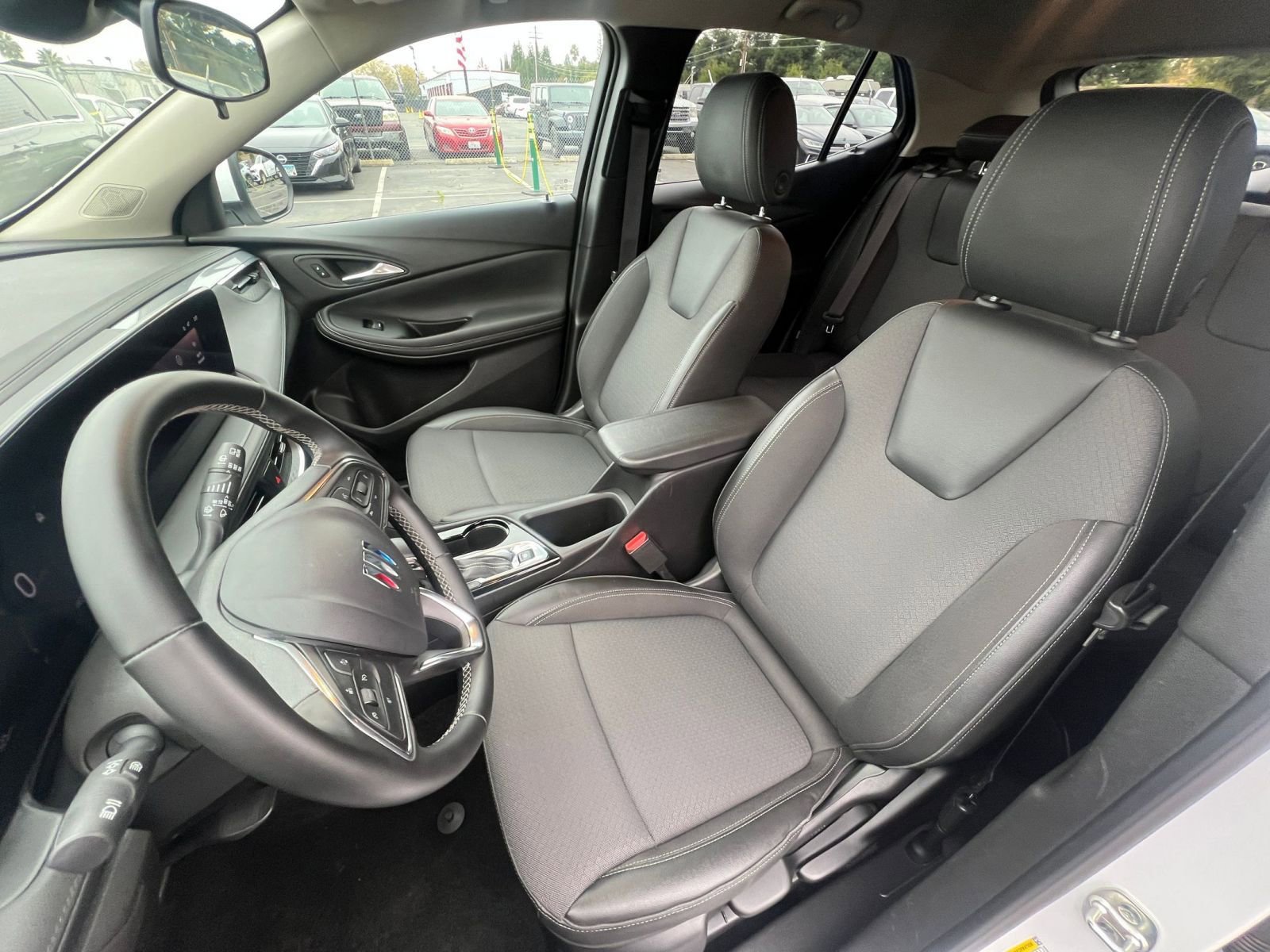 Used 2025 Buick Encore GX Preferred image 36