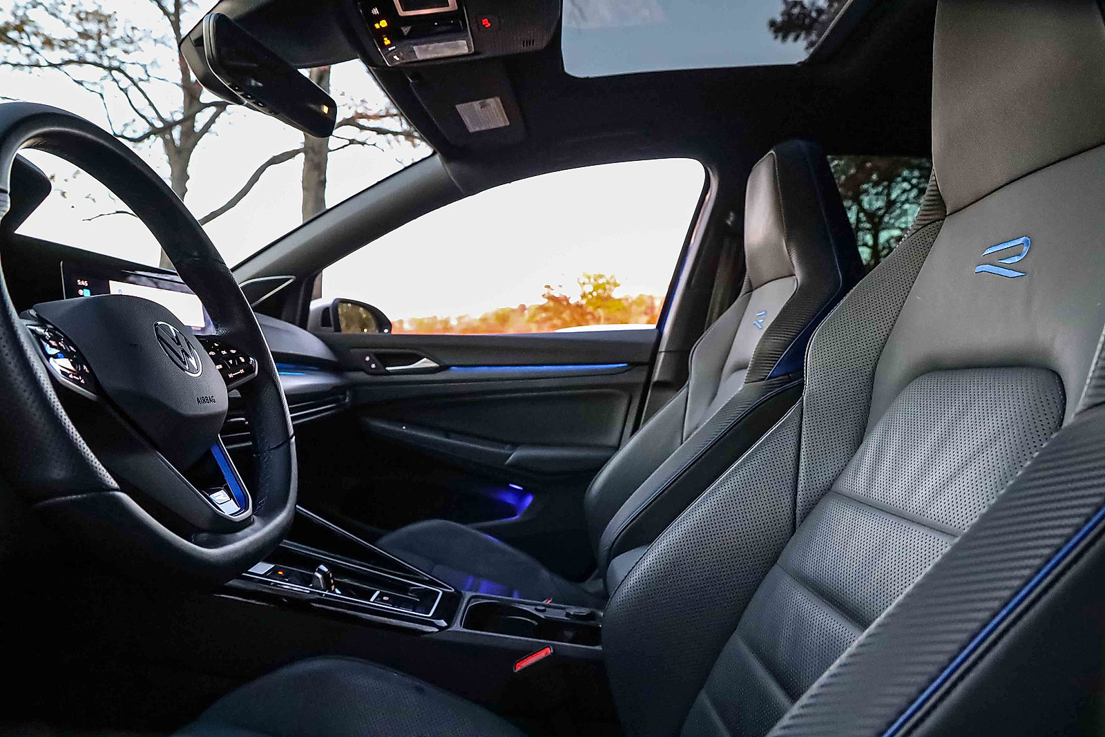 Used 2024 Volkswagen Golf R image 8