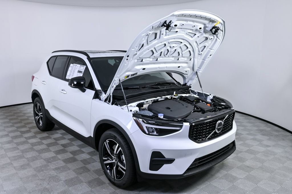 New 2026 Volvo XC40 B5 Core image 32