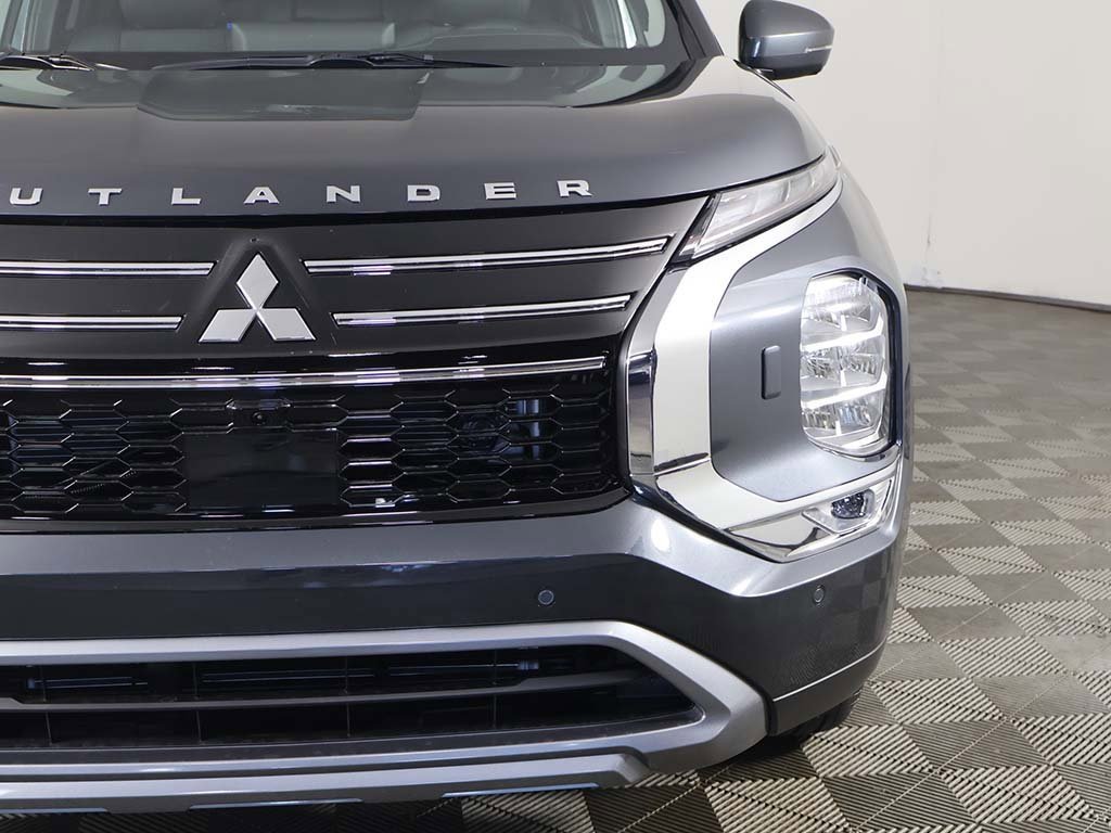 New 2025 Mitsubishi Outlander SE image 18