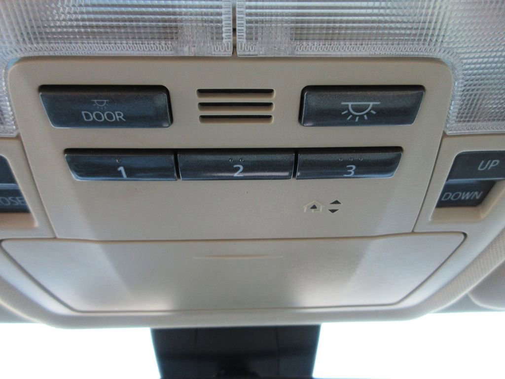 Used 2017 Toyota Highlander Limited image 33