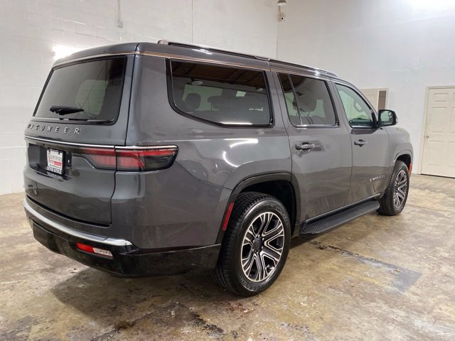 Used 2023 Jeep Wagoneer 4WD w/ Premium Group I image 5