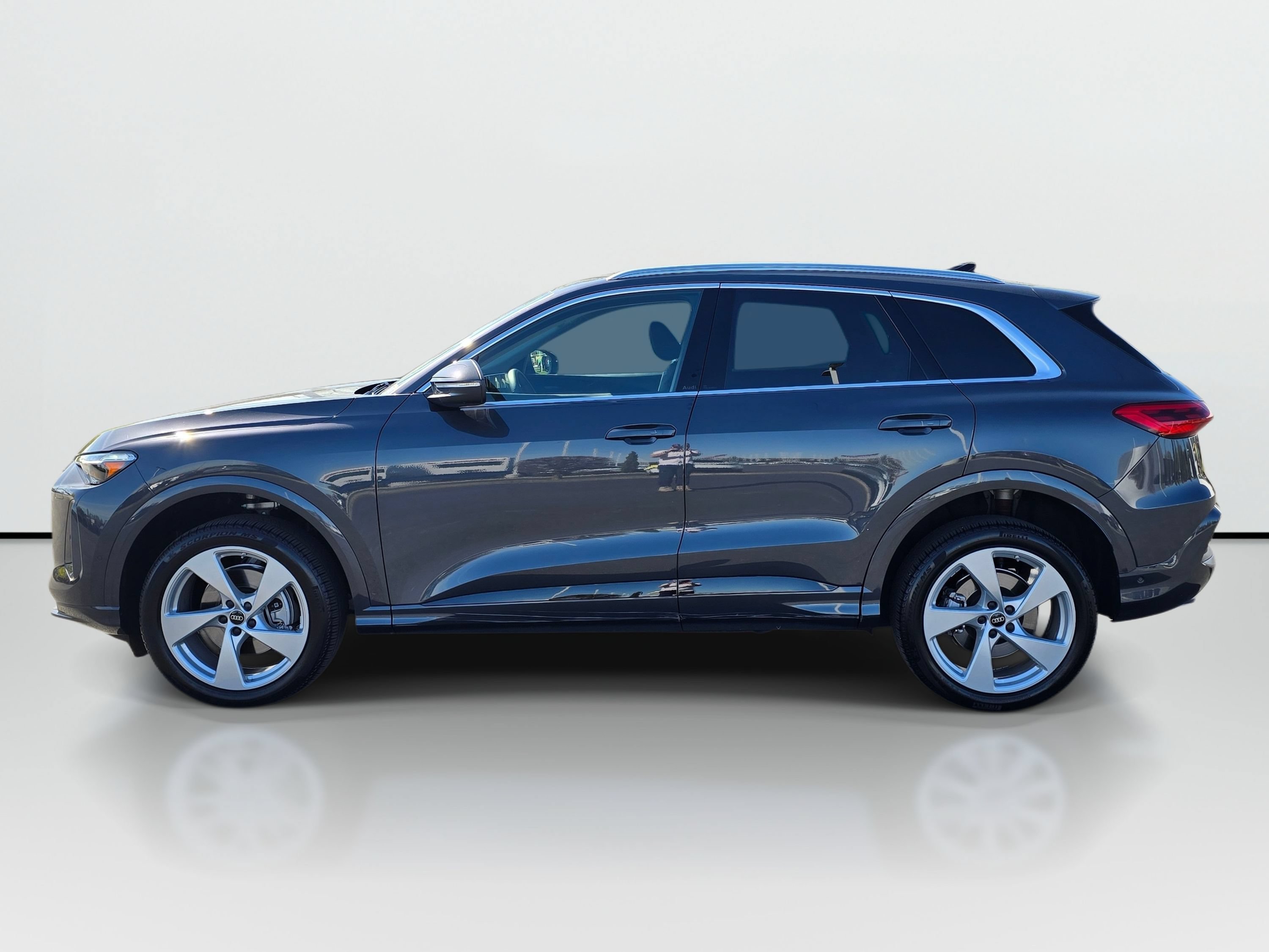 Certified 2025 Audi Q5 Premium w/ Premium Plus AWD/4WD image 2