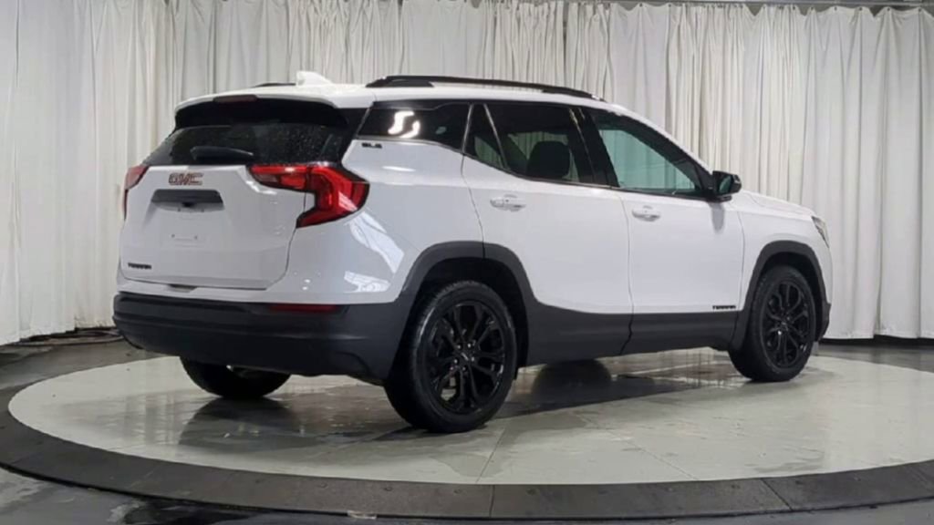 Used 2020 GMC Terrain SLE w/ Driver Convenience Package FWD image 10