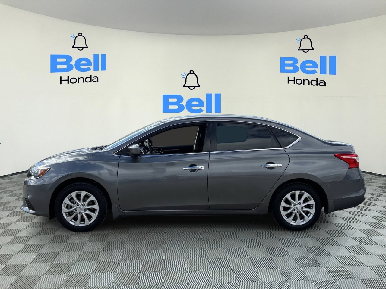 Used 2019 Nissan Sentra SV FWD image 2