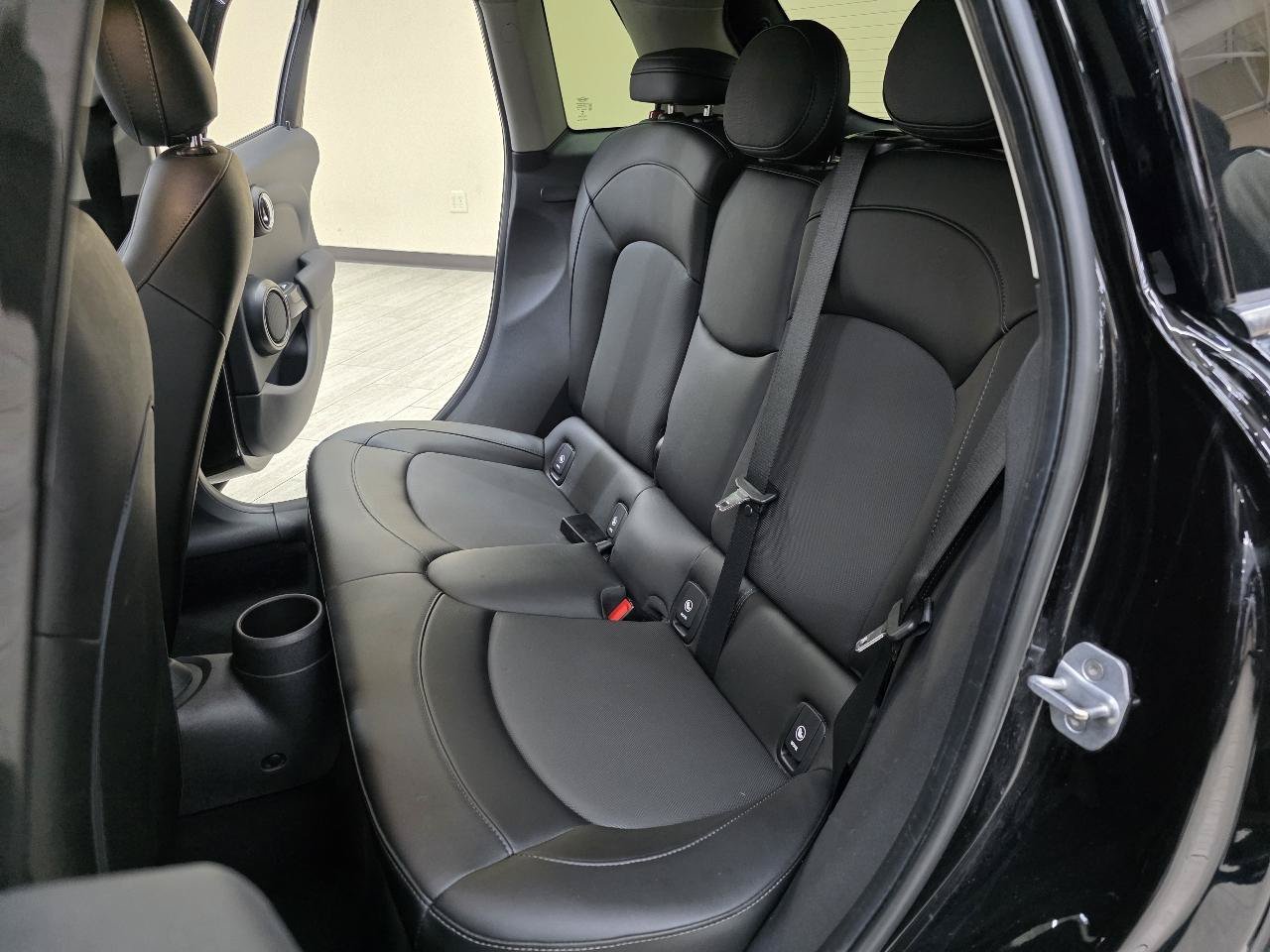 Used 2018 MINI Cooper 4-Door Hardtop w/ Signature Line Package FWD image 23