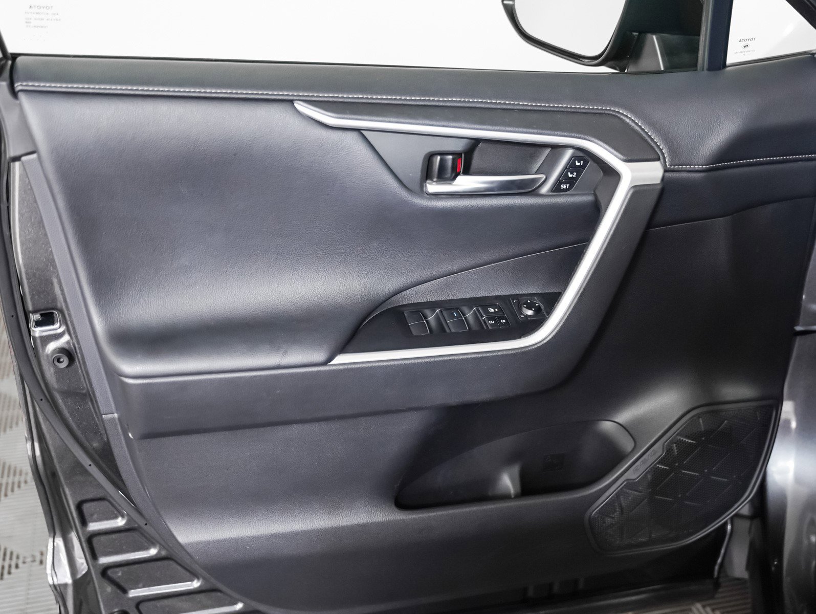 Used 2021 Toyota RAV4 Limited image 23