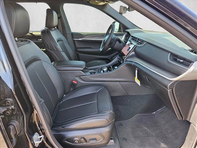 New 2025 Jeep Grand Cherokee Limited w/ Luxury Tech Group II RWD image 17