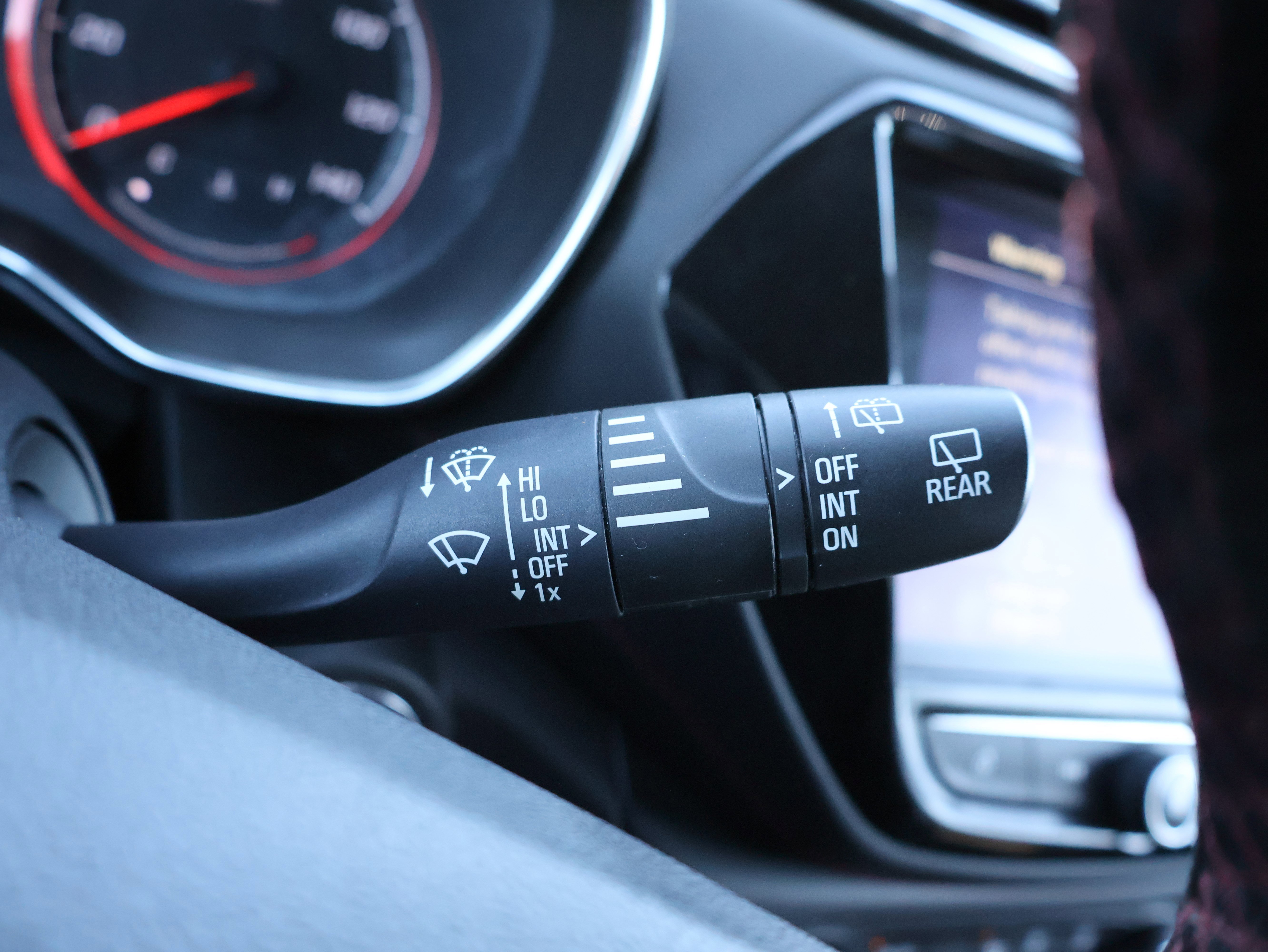 Used 2022 Chevrolet TrailBlazer RS w/ Sun and Liftgate Package image 36