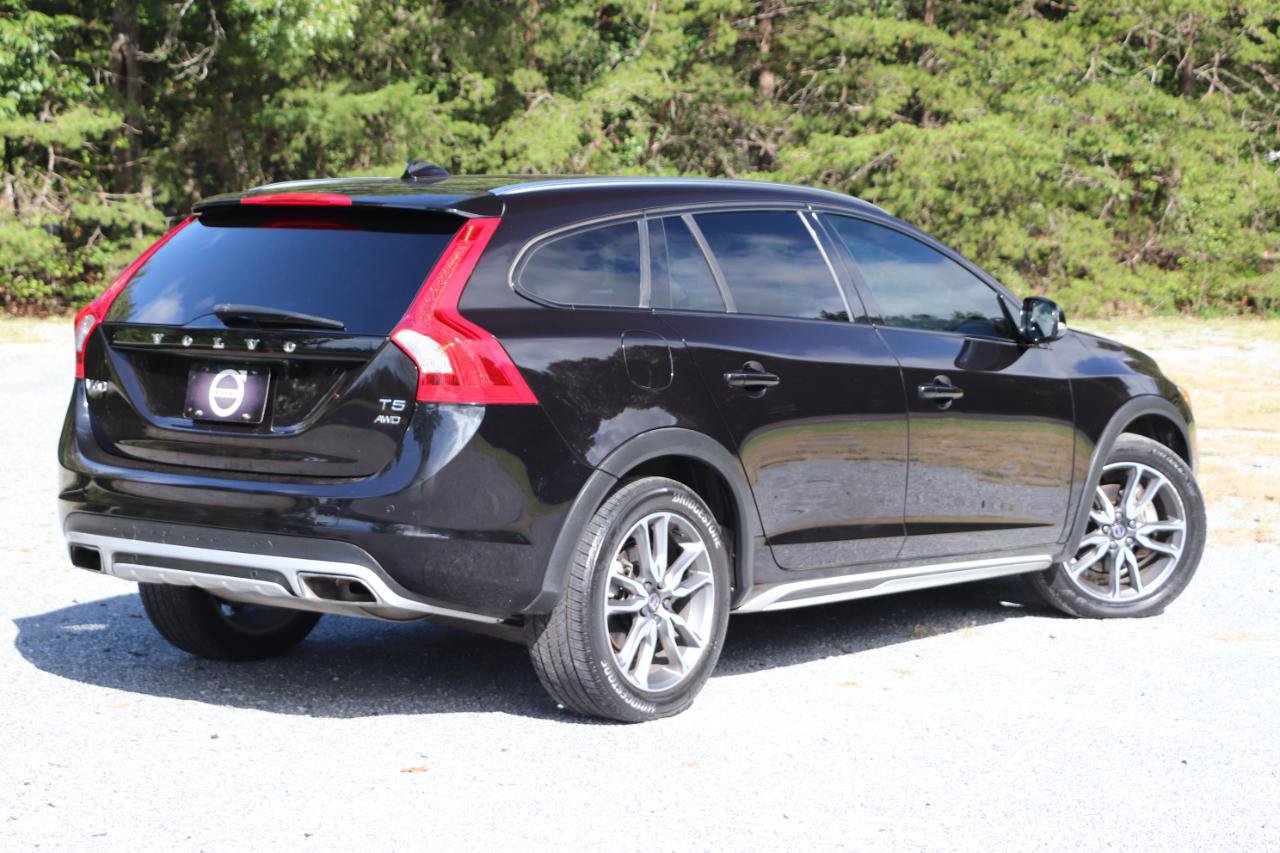 Used 2018 Volvo V60 T5 Cross Country w/ Convenience Package AWD/4WD image 3