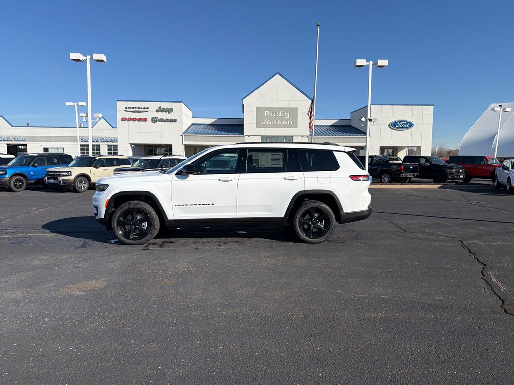 New 2025 Jeep Grand Cherokee L Altitude image 2