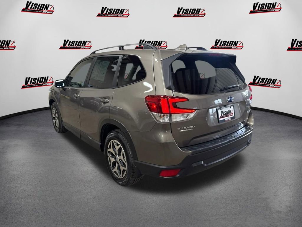 Used 2021 Subaru Forester Premium image 7