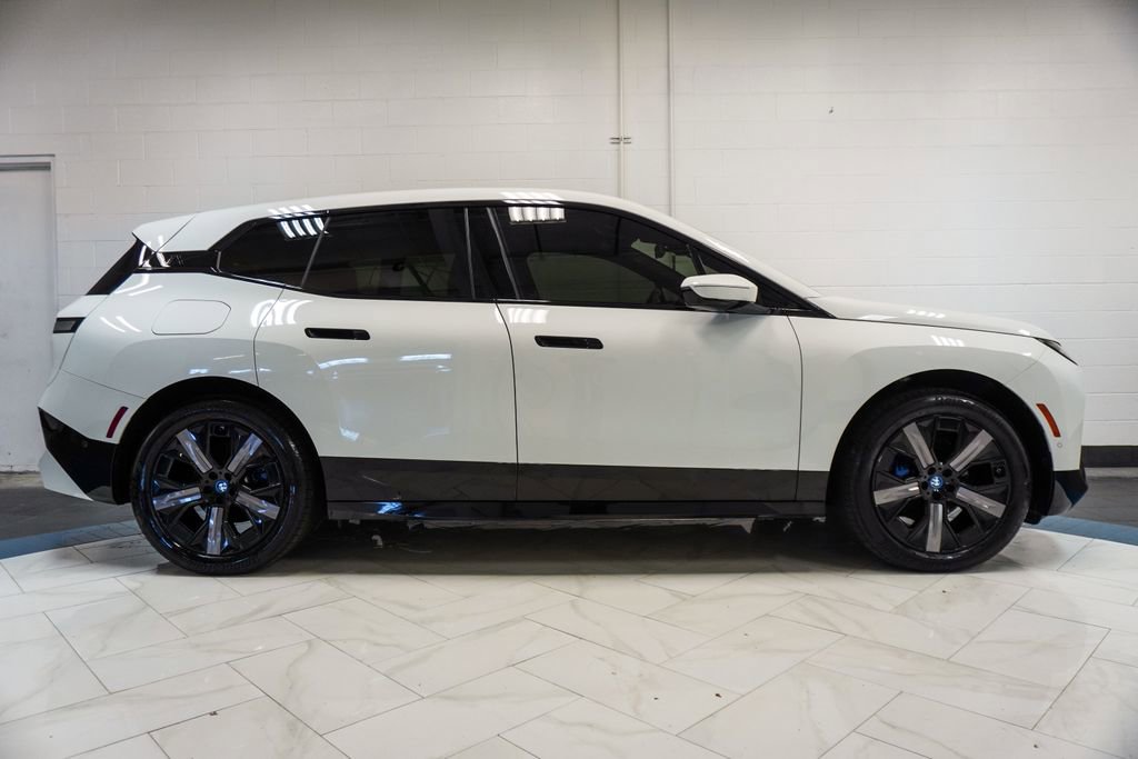Used 2024 BMW iX xDrive50 w/ Sport Package AWD/4WD image 33
