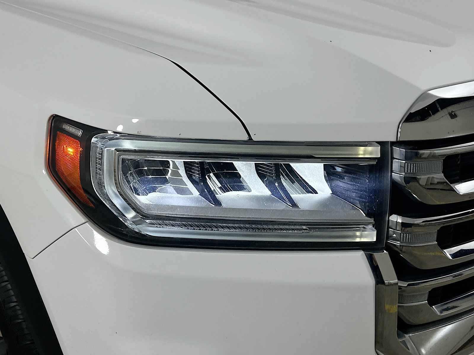 Used 2021 GMC Acadia SLE w/ Driver Convenience Package FWD image 9