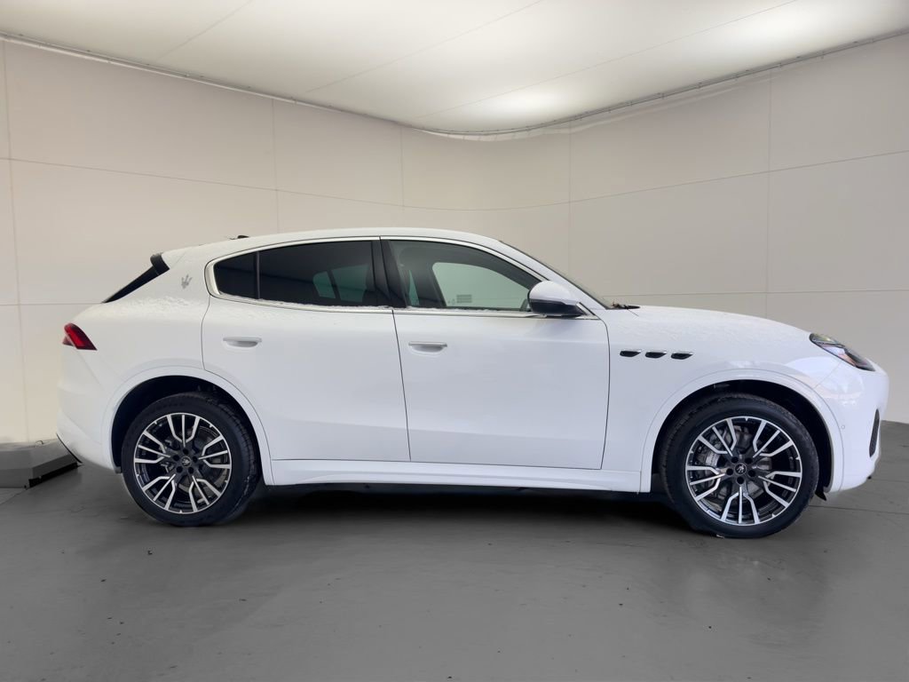 New 2025 Maserati Grecale GT image 2