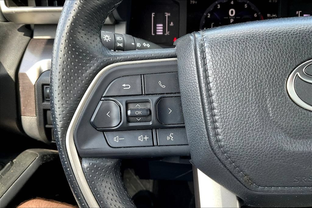 Used 2025 Toyota 4Runner SR5 AWD/4WD image 10