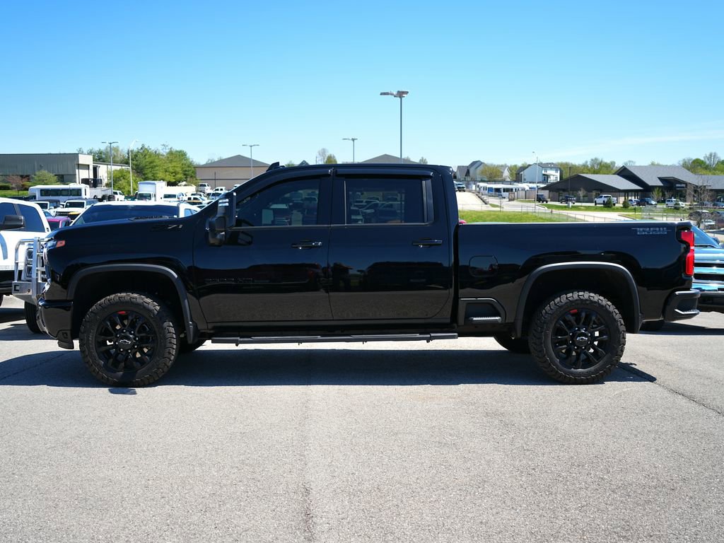 Used 2025 Chevrolet Silverado 2500 LTZ w/ LTZ Plus Package AWD/4WD image 9
