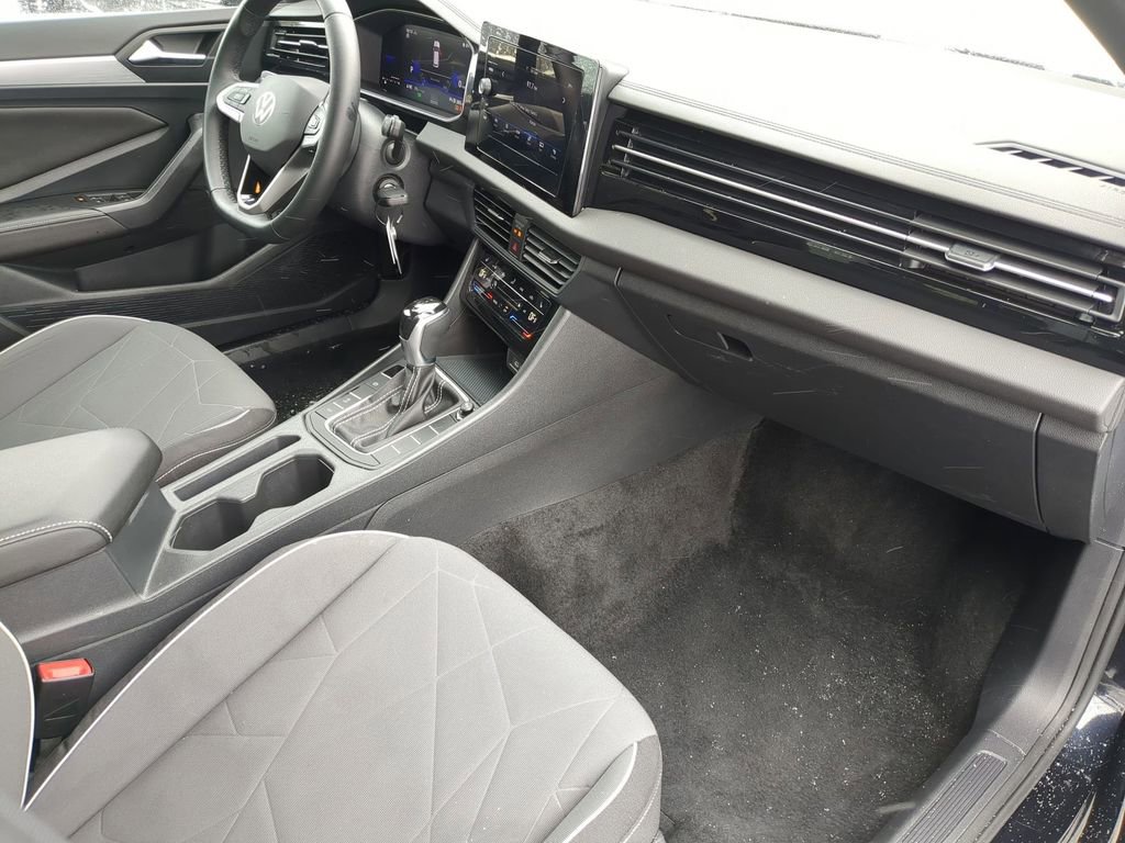 Used 2025 Volkswagen Jetta Sport image 30
