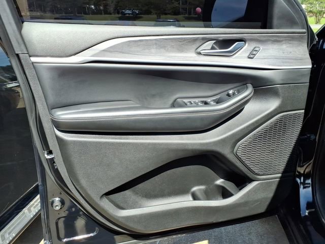 Used 2023 Jeep Grand Cherokee Limited AWD/4WD image 20