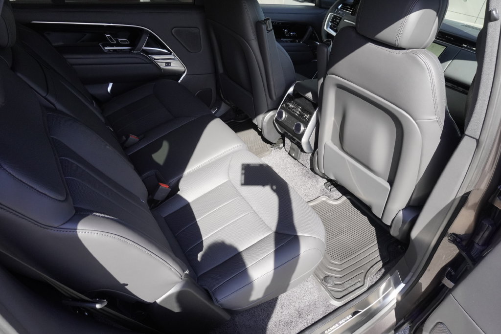 New 2026 Land Rover Range Rover Long Wheelbase SE AWD/4WD image 26