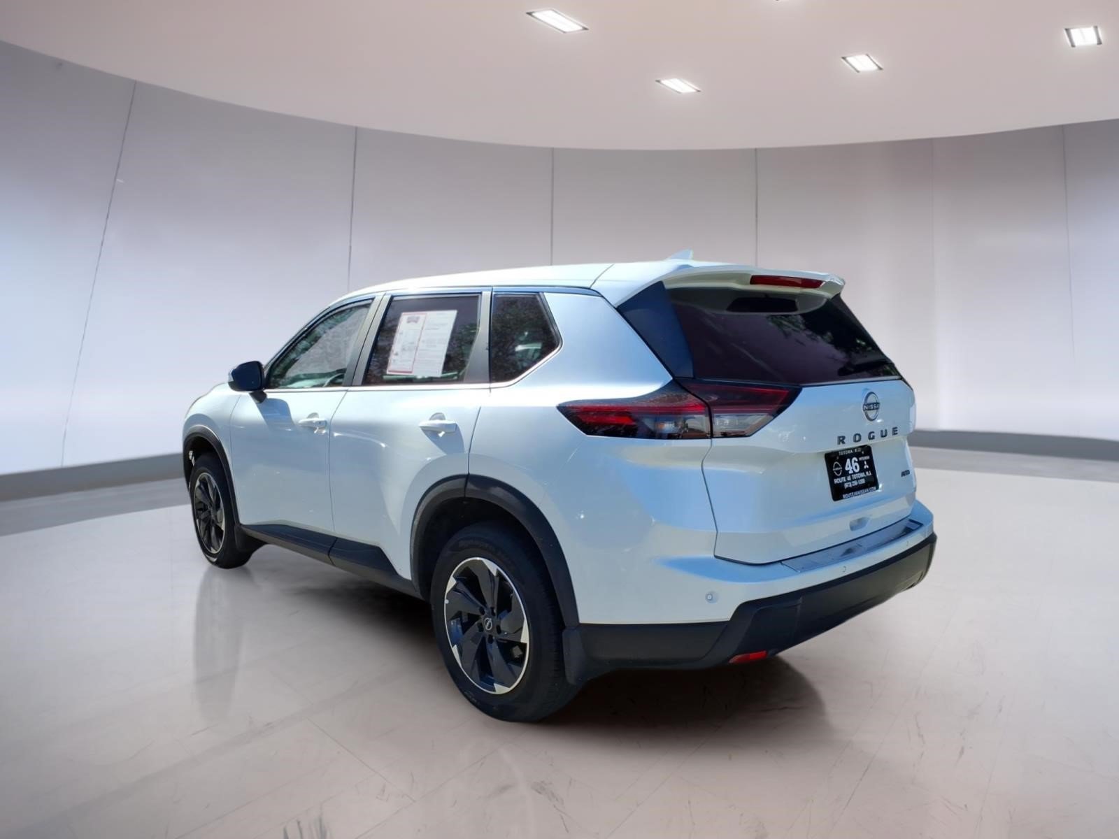Used 2026 Nissan Rogue SV w/ Cold Weather Package AWD/4WD image 3