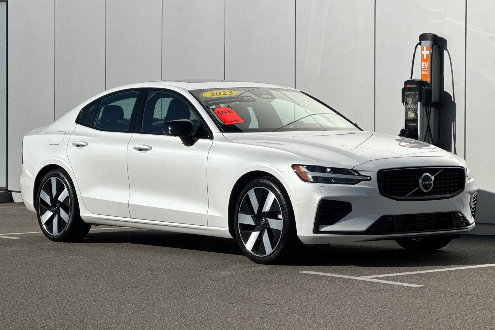 Used 2023 Volvo S60 T8 Plus w/ Climate Package image 7