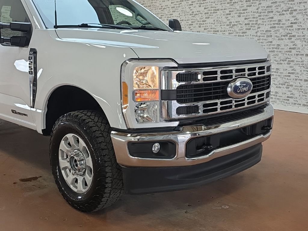 Used 2023 Ford F250 XLT w/ FX4 Off-Road Package image 9