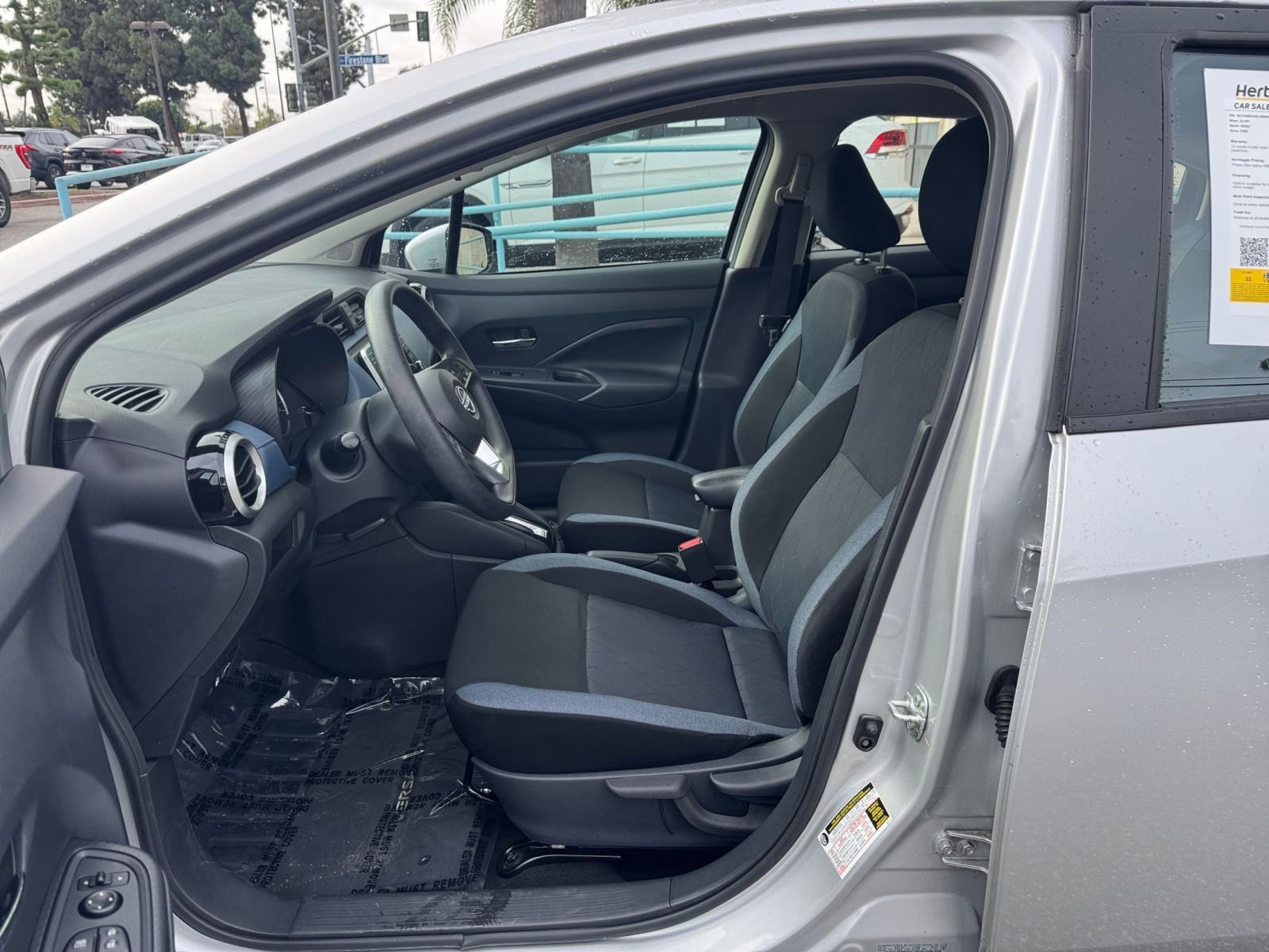 Used 2025 Nissan Versa SV FWD image 25