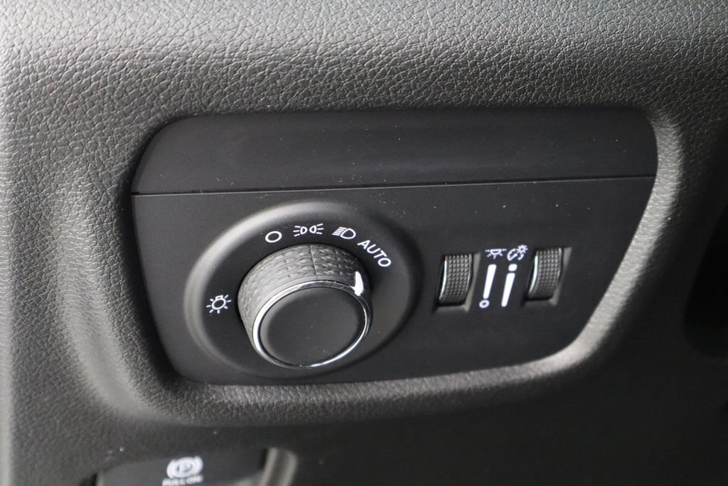 Used 2025 Jeep Grand Cherokee L Laredo w/ Luxury Tech Group I RWD image 23