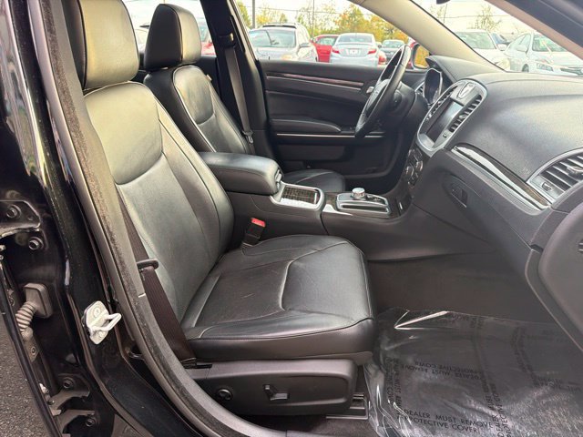 Used 2015 Chrysler 300 C w/ Light Group RWD image 29
