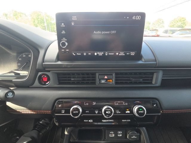 Used 2025 Honda Pilot TrailSport image 34