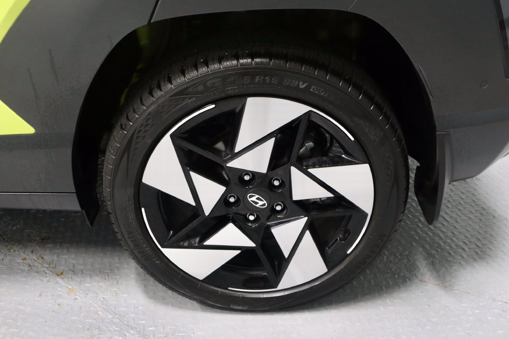 Used 2024 Hyundai Kona Limited AWD/4WD image 20