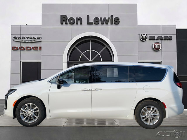 New 2027 Chrysler Pacifica Select FWD image 1