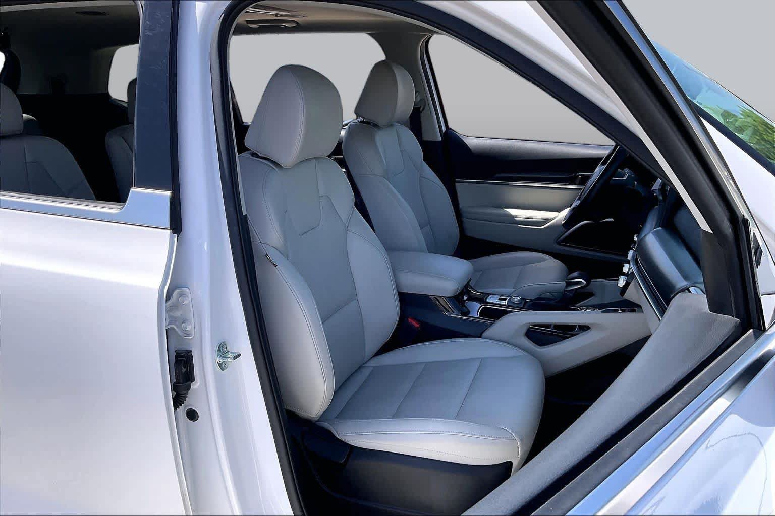 Used 2025 Kia Telluride S FWD image 8