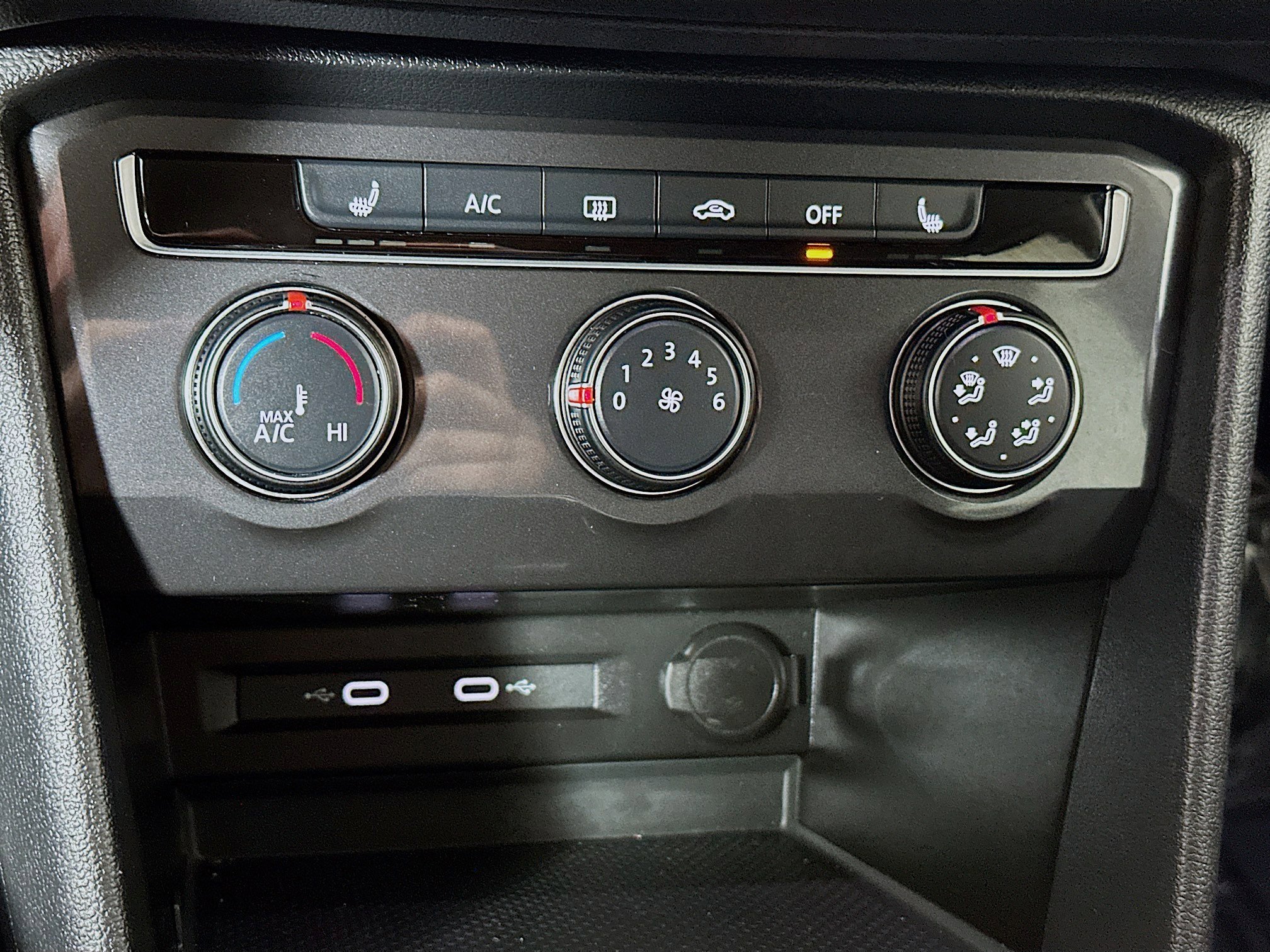 Used 2024 Volkswagen Tiguan Wolfsburg Edition image 15